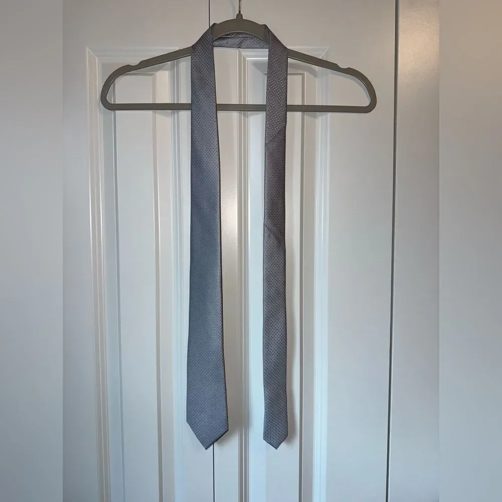 Calibrate Anser Solid Silk Tie in Charcoal